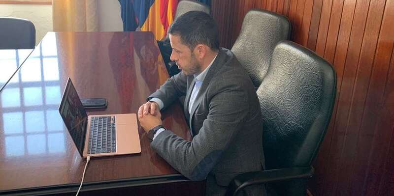 El alcalde de Telde, Héctor Suárez, durante la reunión telemática/TA.